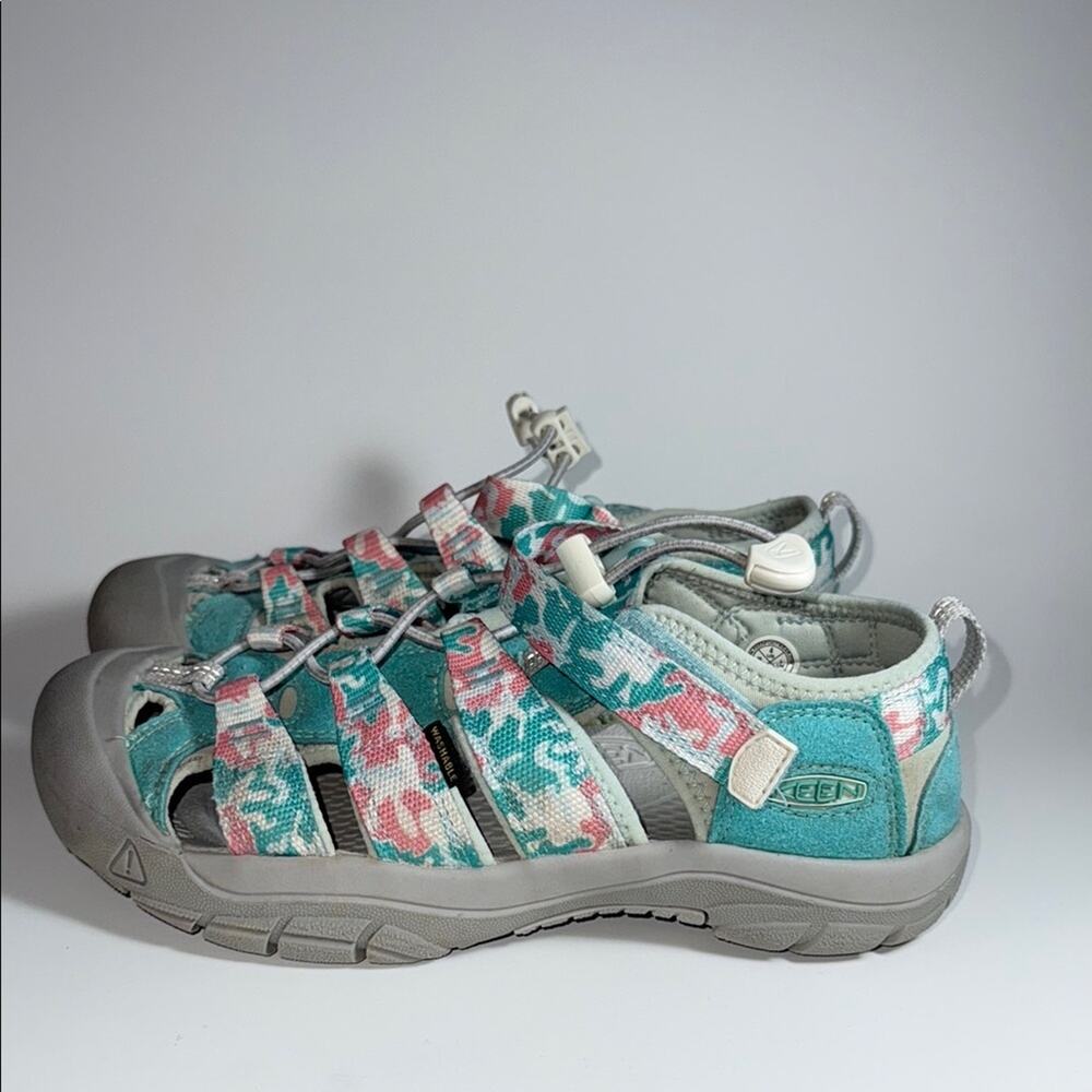 Keen Newport H2 Sandal big girls size 4 or women’s 6.